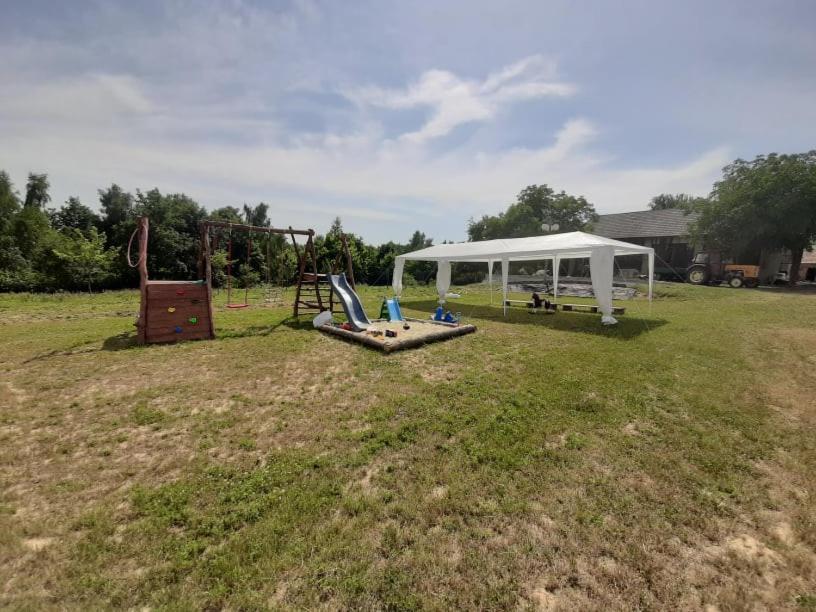 Villa Gosp. Agroturystyczne Stary Gaj Zerkowice Exterior foto